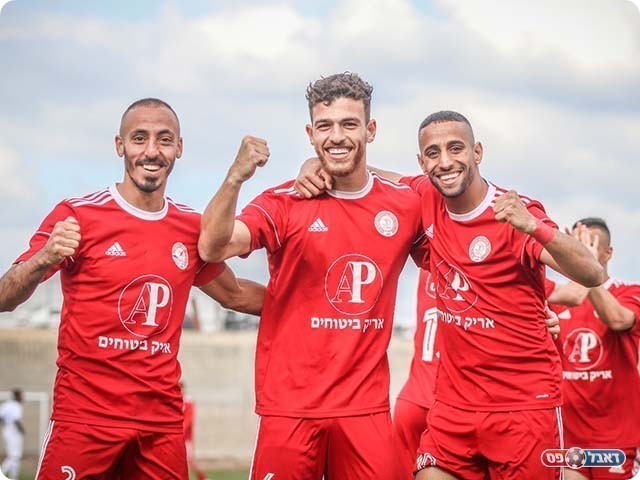 שחקני באקה חוגגים (וואסים מוואסי)